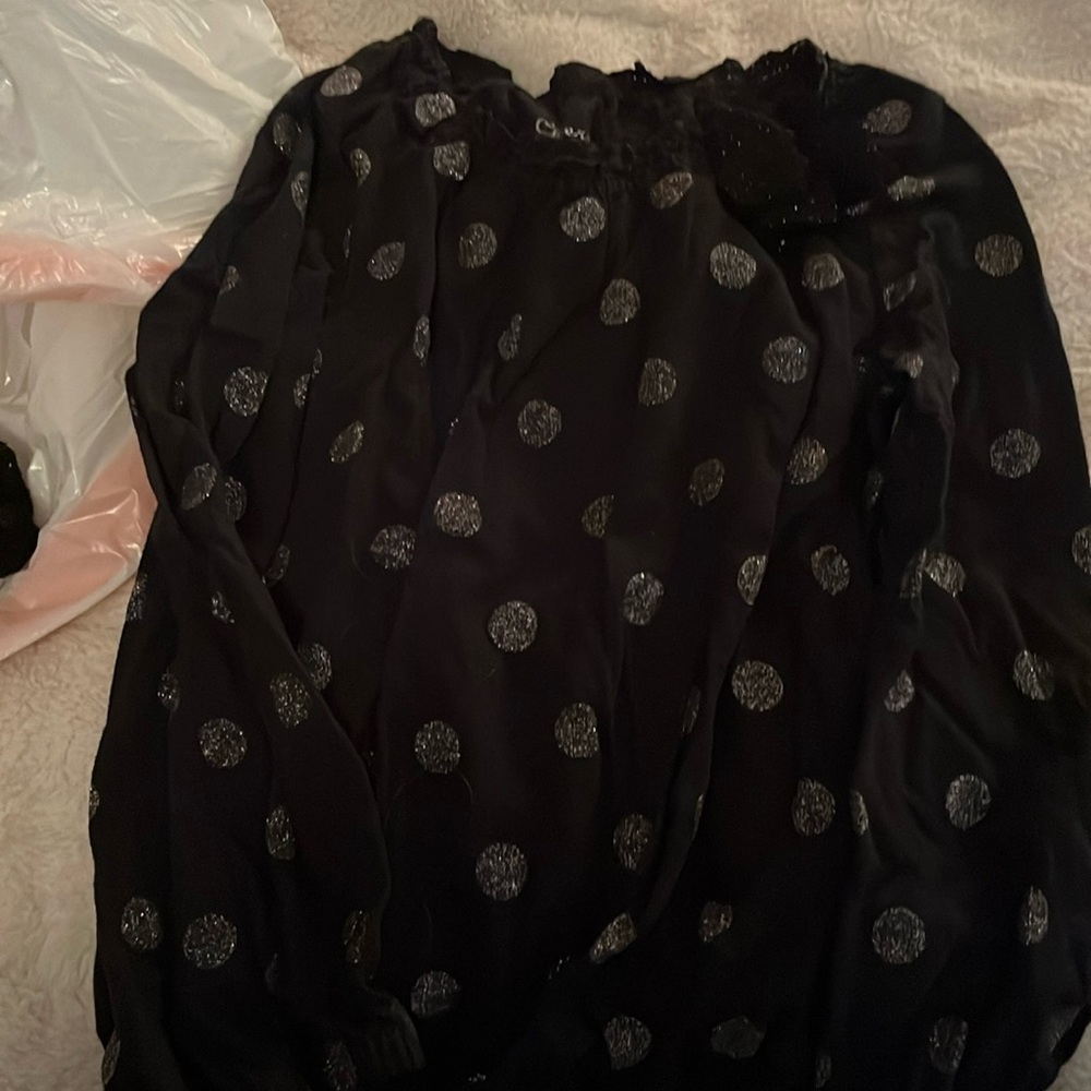 Cherokee shirt black with silver polka dots